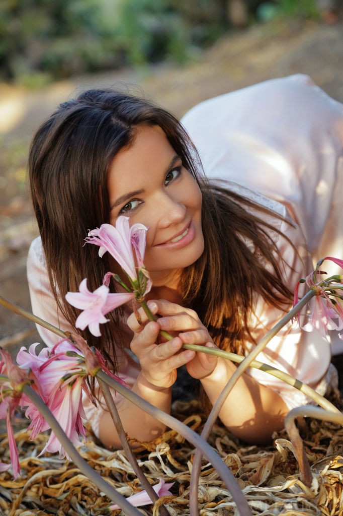 Brit - Her smile is more beautiful than the landscape