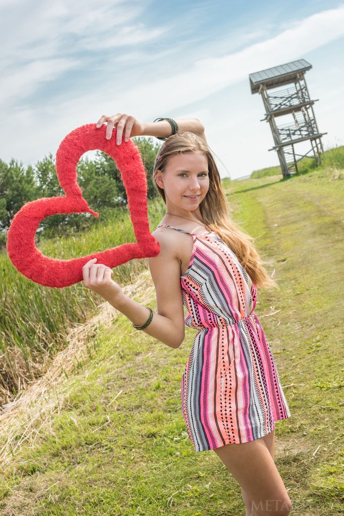 Lara Sugar - She's just a summer girl who loves to play outside naked