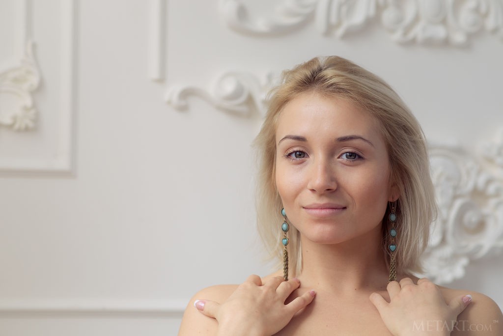 Isabella D - Experienced blonde mature model has an amazing rack