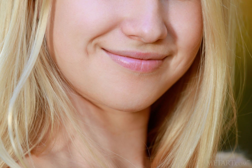 Kendell - Nice outdoor photo shoot with a lovely teen blonde girl
