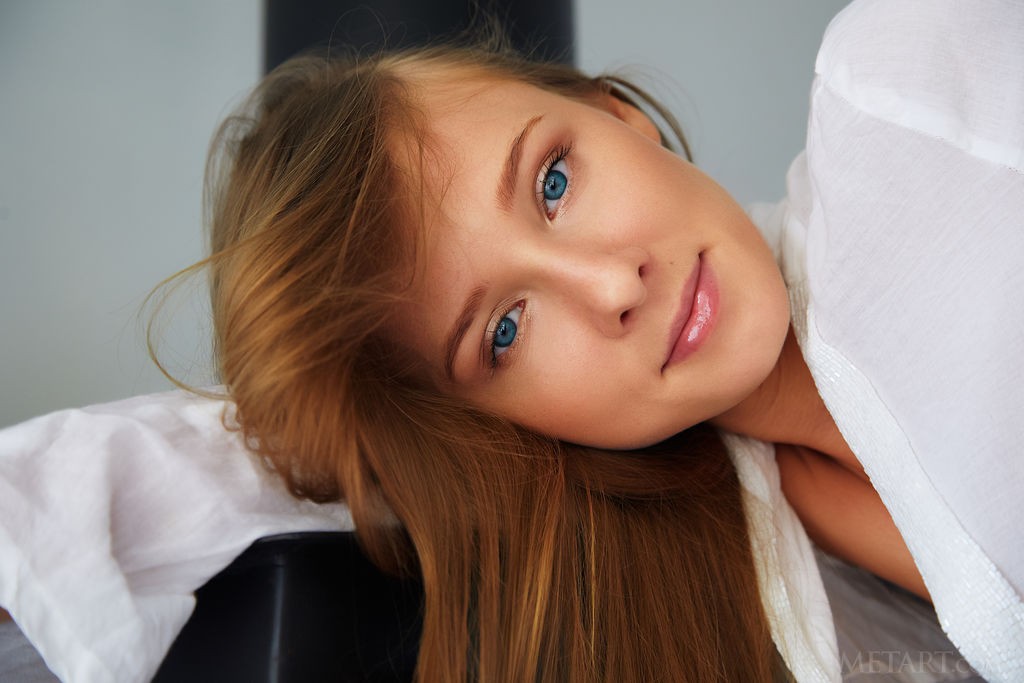 Nimfa - Blonde teen in high heels gives us a close up of her pussy