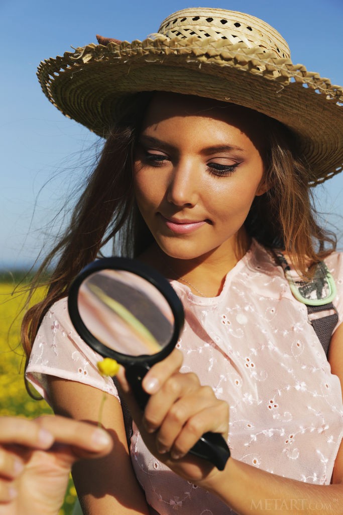 Mango A - Exploring the nature and her tight teen body in the field