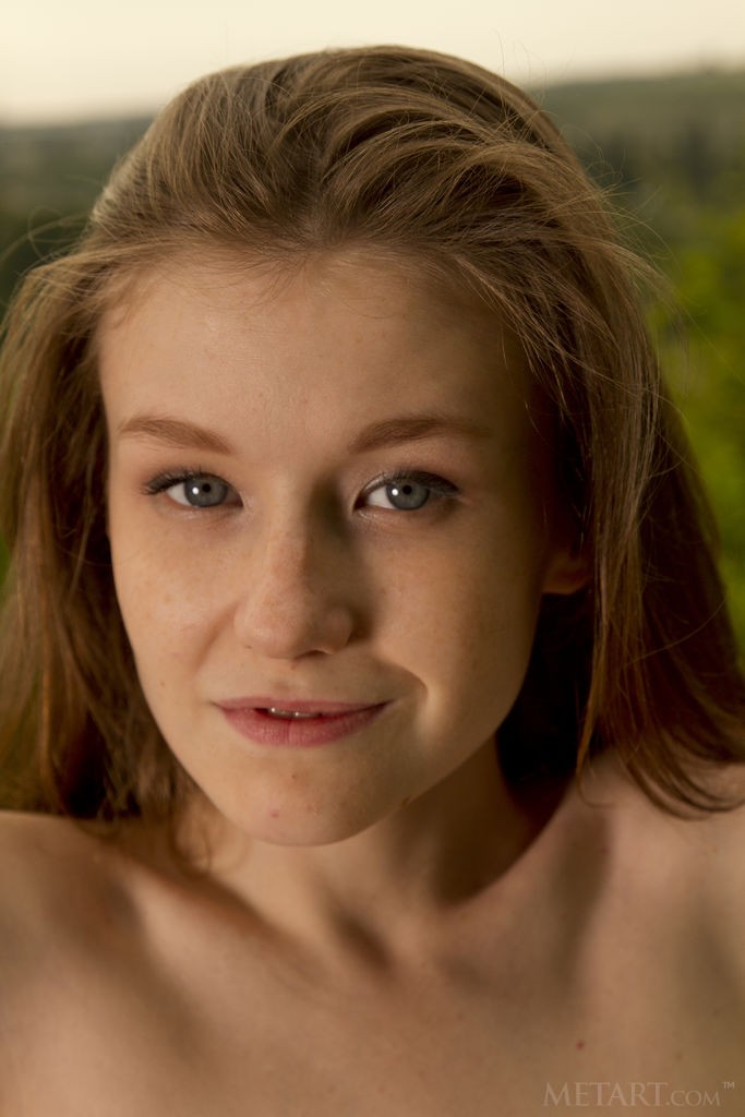 Emily Bloom - Astonishing pair of tits on a experienced MILF model
