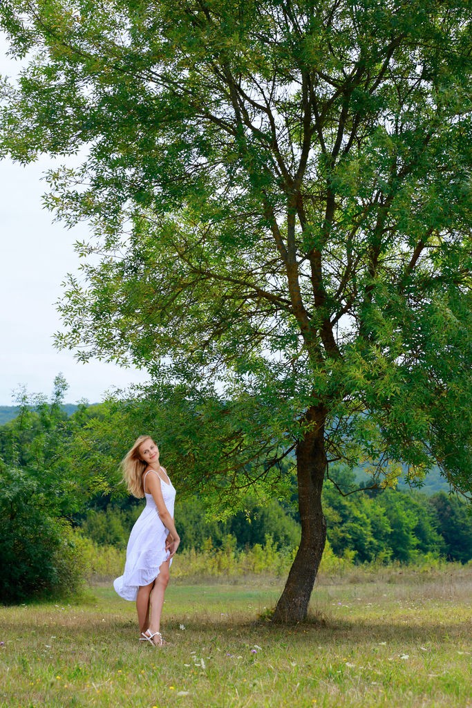 Tais - Getting in touch with nature is best when you are naked
