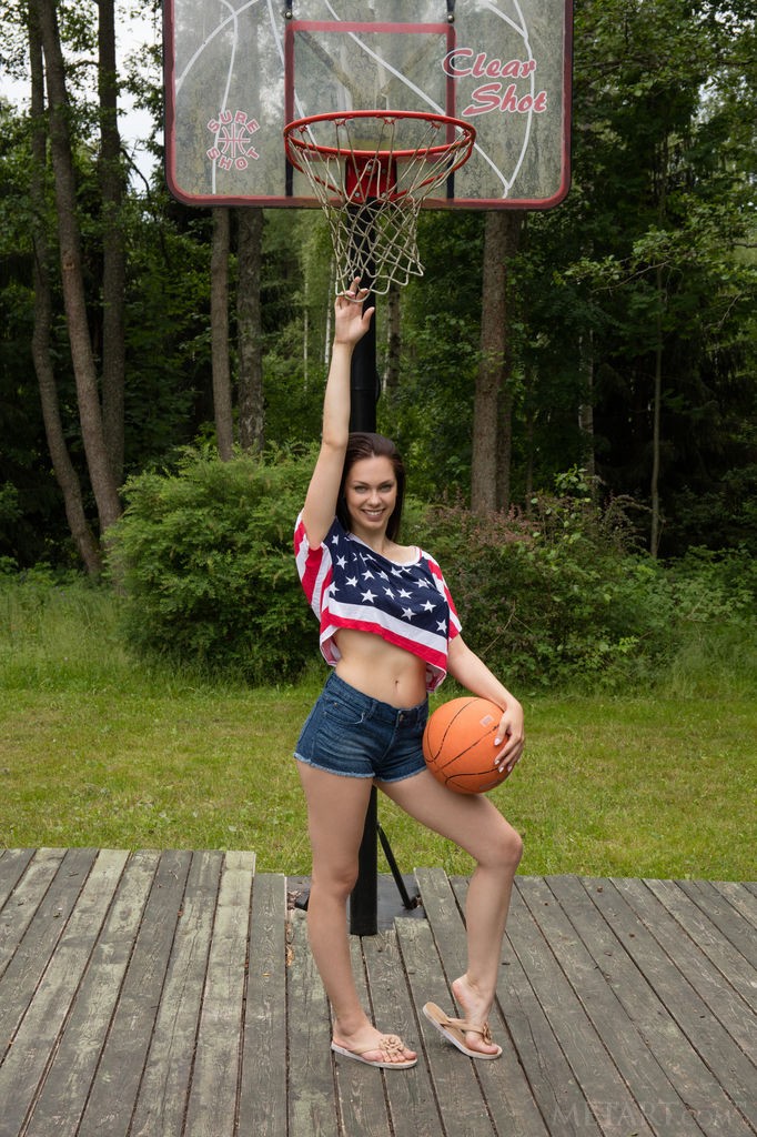 Marion - Playing basketball is much more fun when you are naked