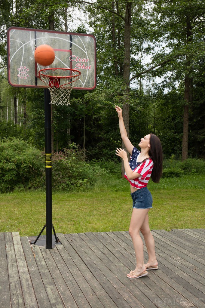 Marion - Playing basketball is much more fun when you are naked