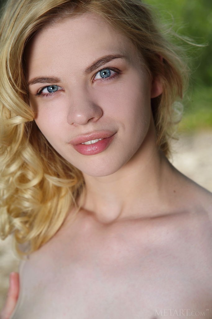 Crystal Maiden - Sweetie lies down on the blanket to tease pussy