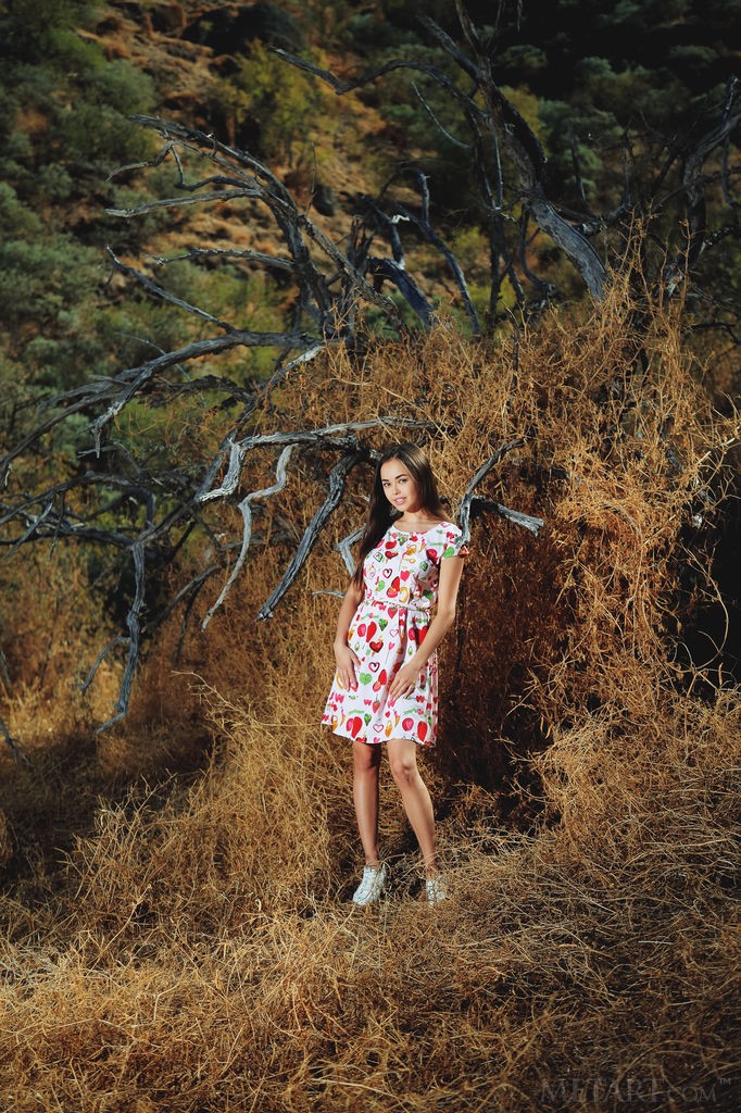 Li Moon - Petite, adorable Asian girl naked in nature
