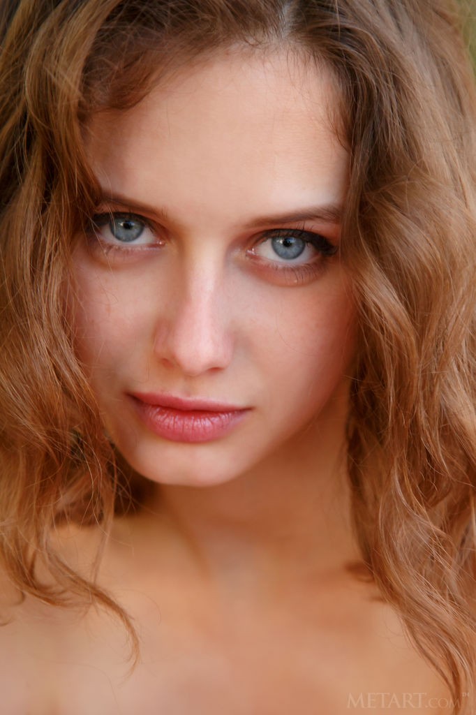 Clarice - Girl with amazing eyes walks around outside in the nude