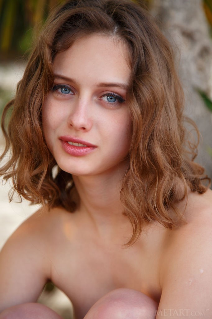 Clarice - Girl with amazing eyes walks around outside in the nude