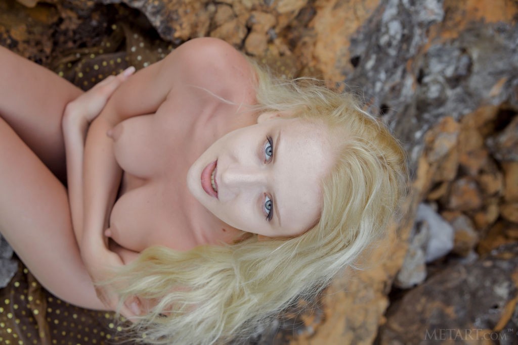 Nika N - Climbing on the rocks naked then spreading wide open