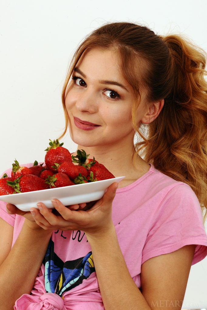 Kaleesy - Teasing her wet, shaved pussy with some fresh strawberries