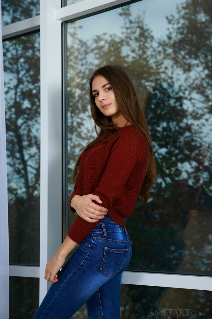 Valencia - Skinny teen wiggles out of her skin tight jeans