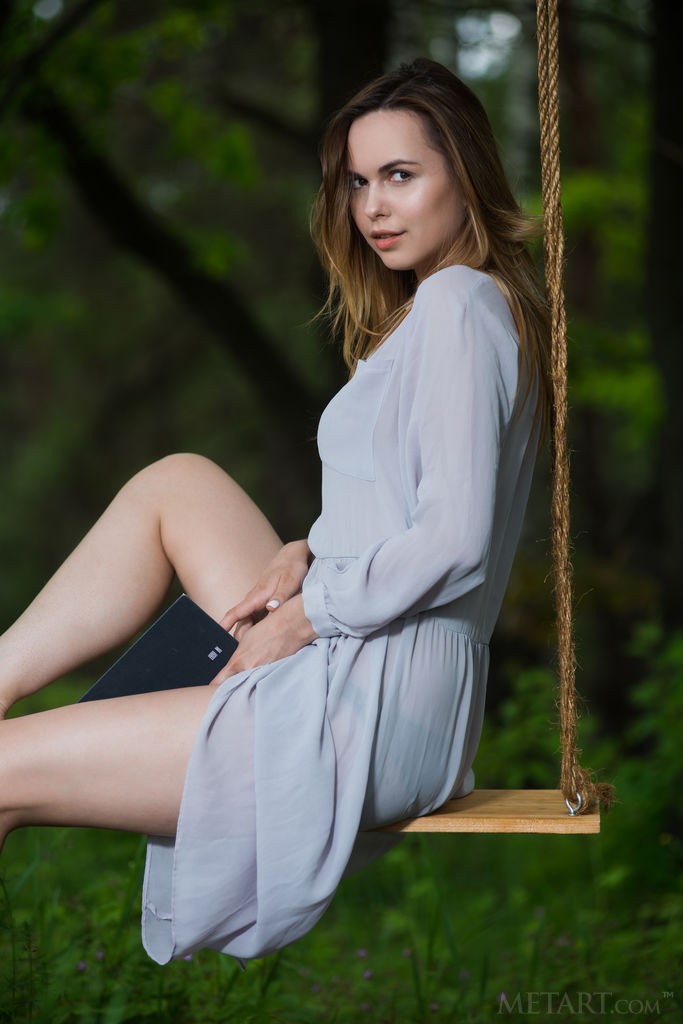 Nasita - Reading out in the woods becomes naked time in nature