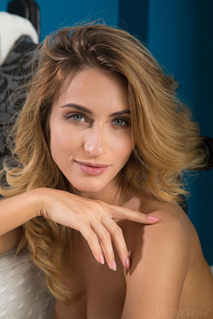 Cara Mell - Her face is just as flawless as her fit, naked body