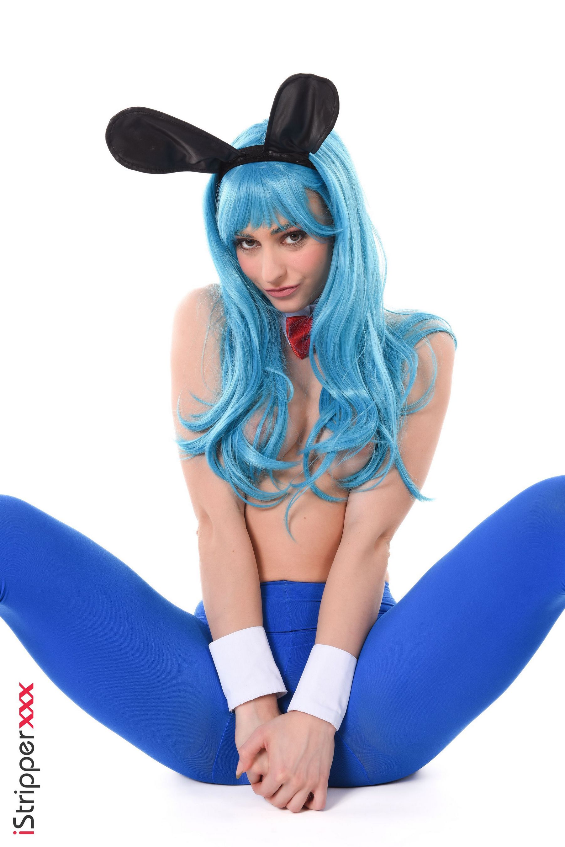 Dolly Dyson In Cosplay Like Sexy Bunny With Her Dildos Playing - IStripper