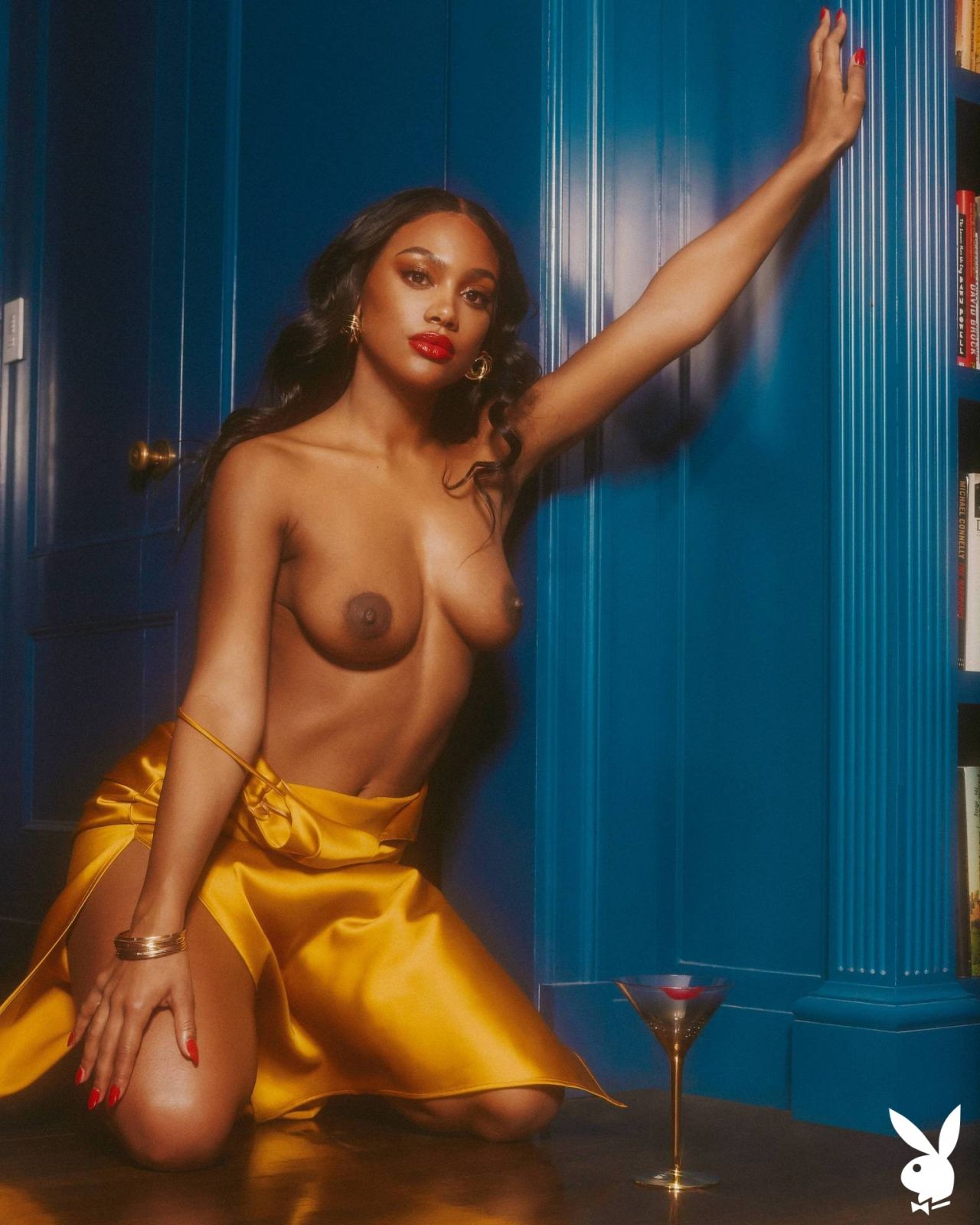 Jordan Emanuel shows her natural boobs for you