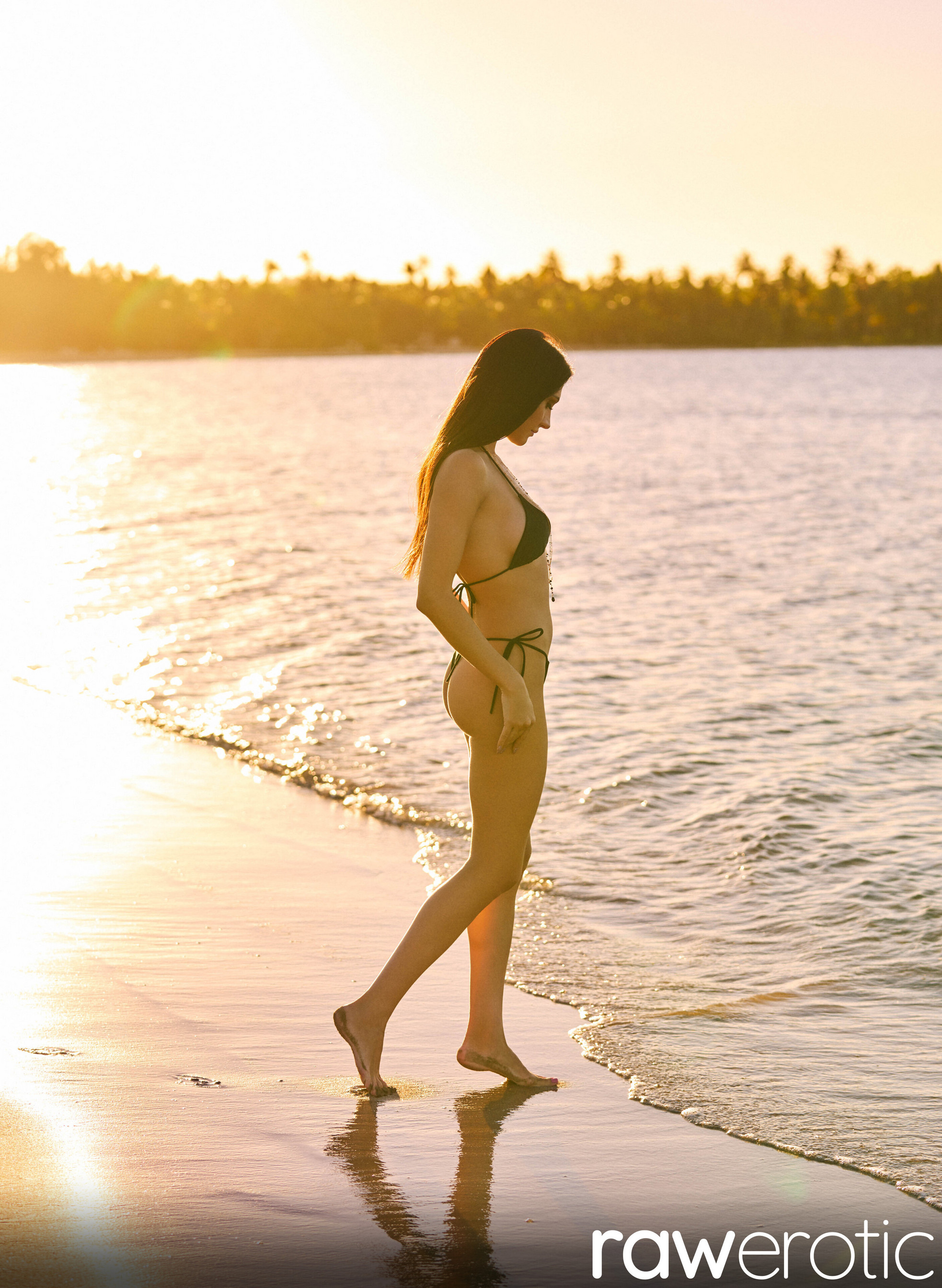 Wendy Sukof Hot Brunette In Erotic Photo Session Near Beach - Raw Erotic