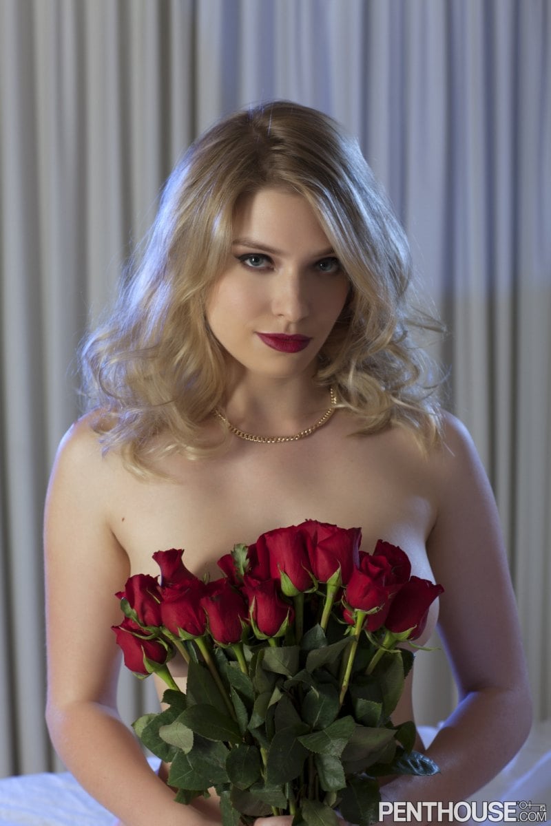 Giselle Palmer waits for you on the bed ready to give you a night of passion