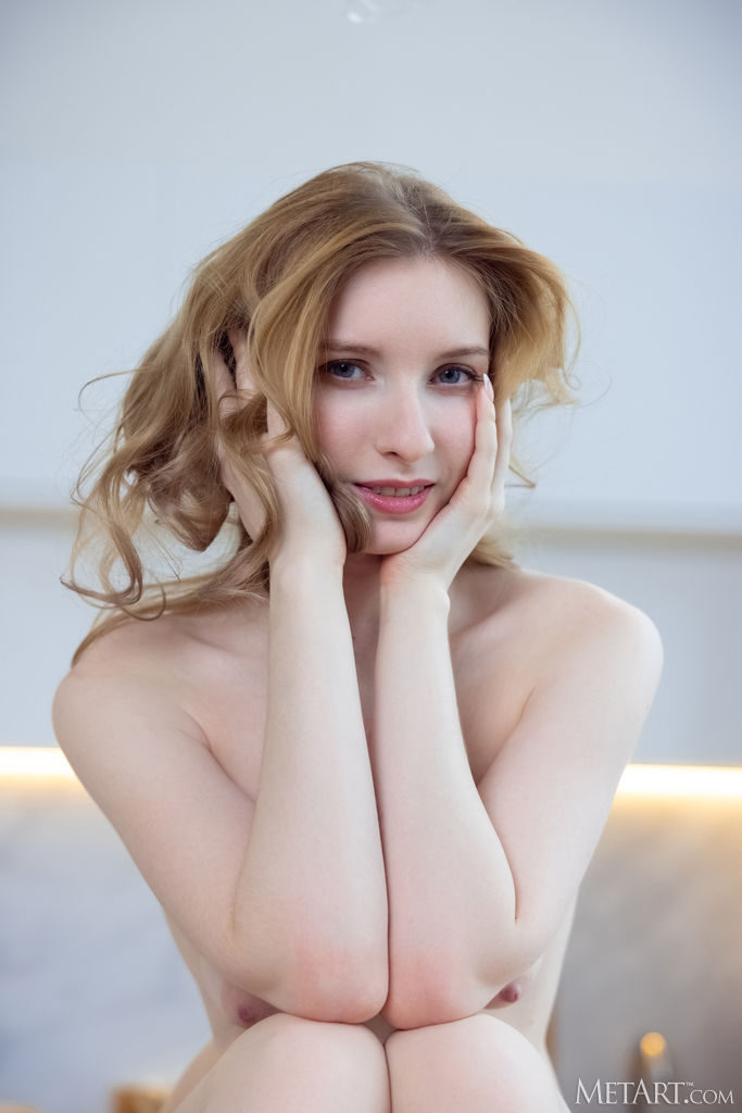 Minnie Lighter Lifts Her Top To Reveal Lovely Breasts With Deliciously Stiff Pink Nipples - Met Art