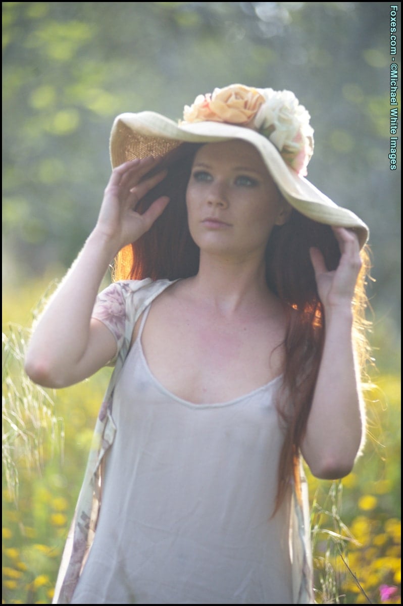 Mia Sollis poses nude in retro elegance photo shoot