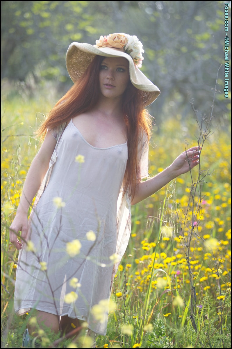 Mia Sollis poses nude in retro elegance photo shoot